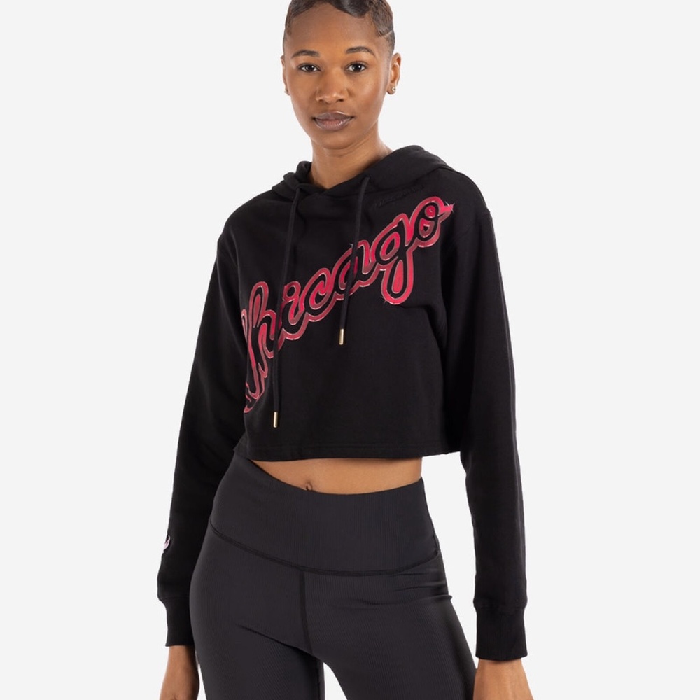 NWT Mitchell & Ness Chicago Bulls Big Face 4.0 Cropped Hoodie